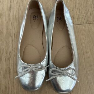GAP Kids Metallic Silver Bow Ballet Flats